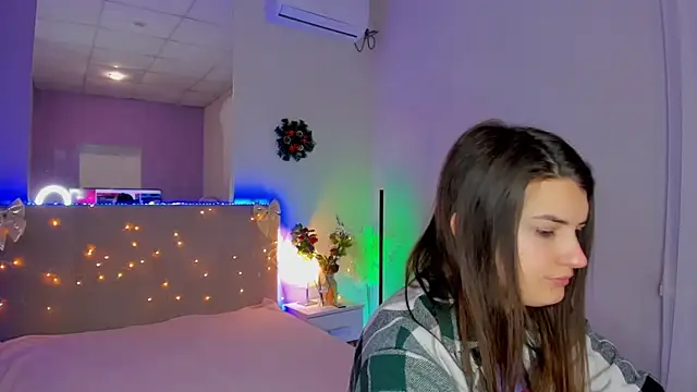 Snapshot of Laura_Leee chatting on January 18, 6:17 am Laura Leee online show from January 18, 6:17 am