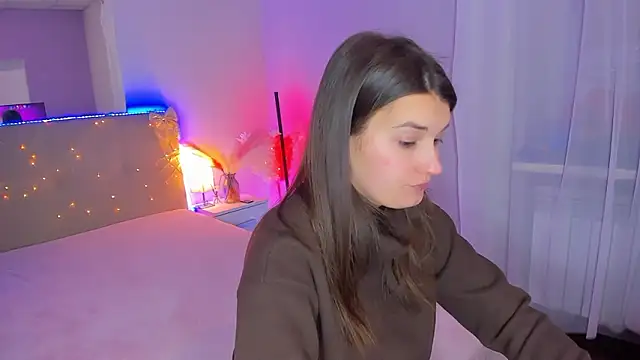 Snapshot of Laura_Leee chatting on February 2, 6:12 am Laura Leee online show from February 2, 6:12 am