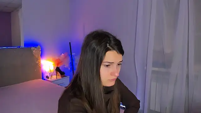 Snapshot of Laura_Leee chatting on February 10, 6:17 am Laura Leee online show from February 10, 6:17 am