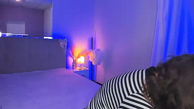 Laura Leee online show from May 7, 5:02 am