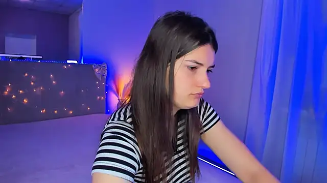 Laura Leee online show from May 16, 4:53 am
