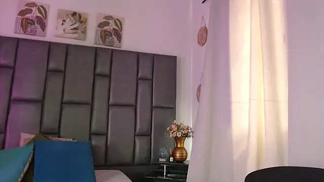 Snapshot of sophiaFoster4u chatting on February 12, 5:37 pm sophiaFoster4u online show from February 12, 5:37 pm