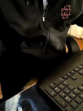 Snapshot of OdinWolf1990 chatting on October 3, 3:58 am OdinWolf1990 online show from October 3, 3:58 am