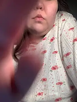 Snapshot of lunamas chatting on April 4, 11:46 pm lunamas online show from April 4, 11:46 pm
