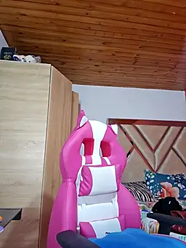 Snapshot of Shermie24 chatting on February 26, 1:21 am Shermie24 online show from February 26, 1:21 am