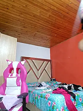 Snapshot of Shermie24 chatting on October 22, 4:35 am Shermie24 online show from October 22, 4:35 am