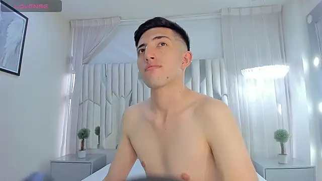 Un Slutty online show from March 3, 7:28 pm