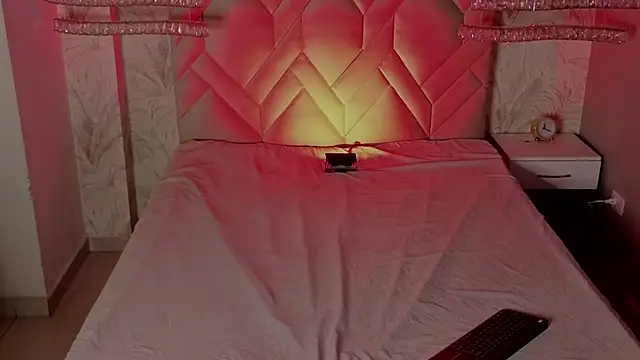 Snapshot of MaxHeat_ chatting on February 20, 7:52 pm MaxHeat online show from February 20, 7:52 pm