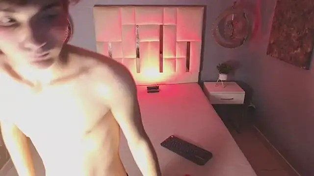 Snapshot of MaxHeat_ chatting on March 12, 7:49 pm MaxHeat online show from March 12, 7:49 pm
