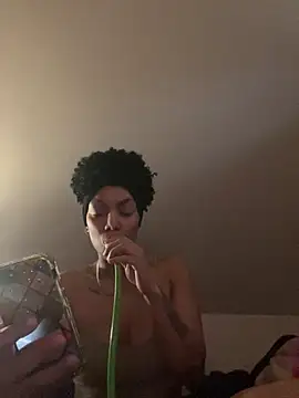 butterflybootyy online show from December 9, 4:05 pm