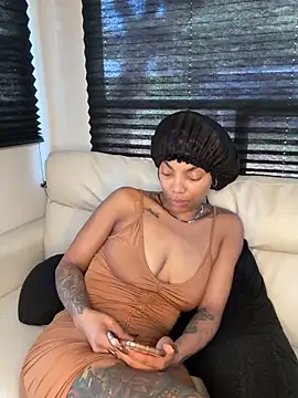 butterflybootyy online show from September 18, 6:21 pm