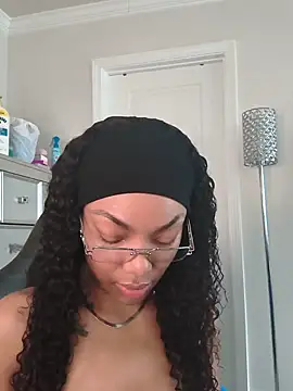 butterflybootyy online show from May 22, 2:55 pm