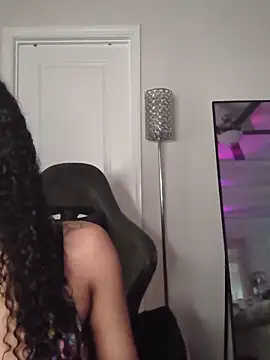 butterflybootyy online show from May 24, 11:15 am