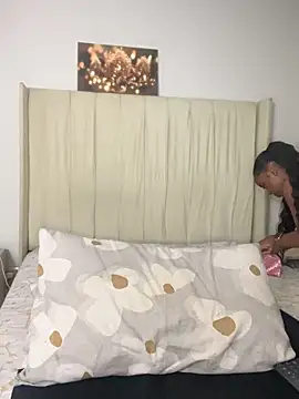 BhadBhad Kitty online show from October 27, 5:33 am