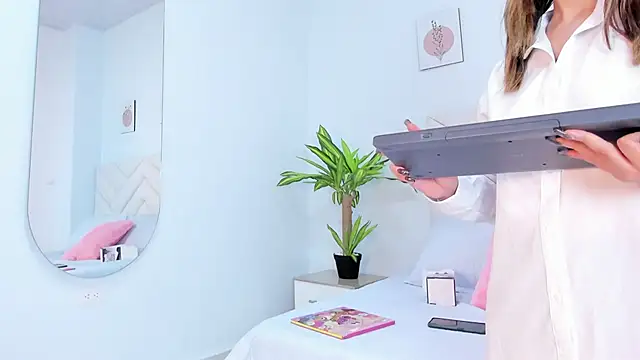 Bella reaset18 online show from December 7, 7:32 pm