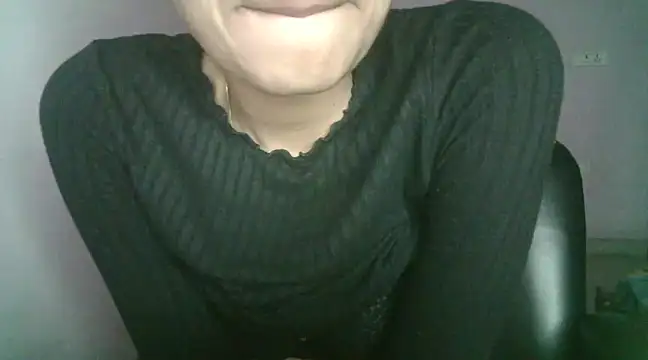 Snapshot of Aaisha_urs chatting on January 13, 11:27 pm Aaisha urs online show from January 13, 11:27 pm