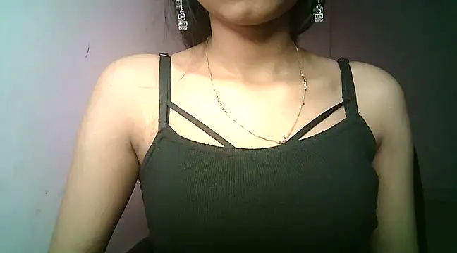 Snapshot of Aaisha_urs chatting on January 19, 5:37 am Aaisha urs online show from January 19, 5:37 am