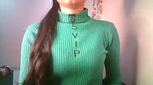 Snapshot of Aaisha_urs chatting on February 25, 11:33 pm Aaisha urs online show from February 25, 11:33 pm