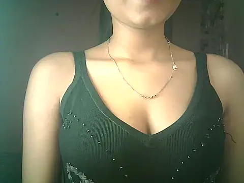 Snapshot of Aaisha_urs chatting on February 28, 3:48 am Aaisha urs online show from February 28, 3:48 am