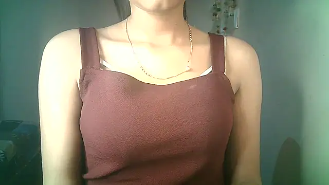 Snapshot of Aaisha_urs chatting on March 9, 7:01 am Aaisha urs online show from March 9, 7:01 am