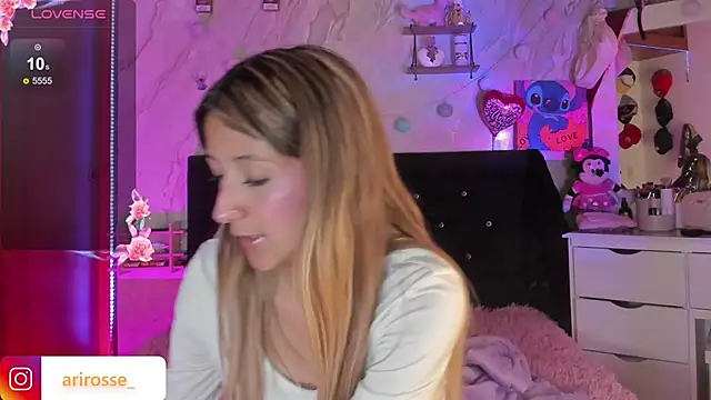 ariana rosse   online show from February 15, 1:46 am