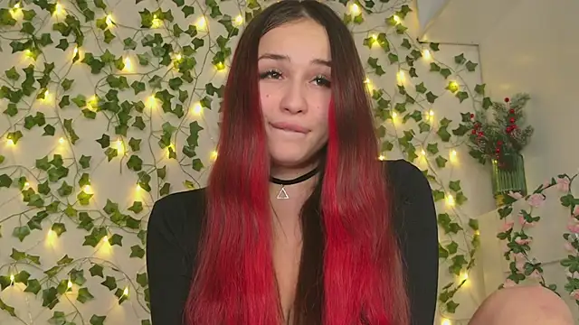 Brenda M00n online show from December 28, 6:40 pm