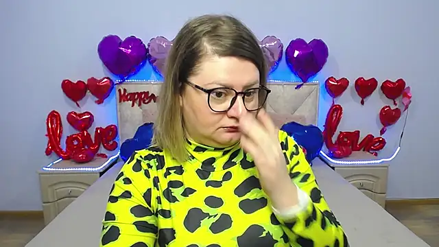 ZannaDreil online show from February 8, 7:05 pm