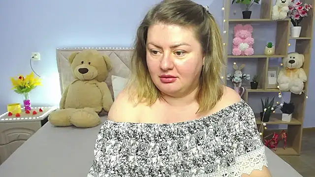 ZannaDreil online show from March 11, 10:20 pm