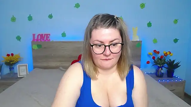 ZannaDreil online show from March 22, 10:15 pm