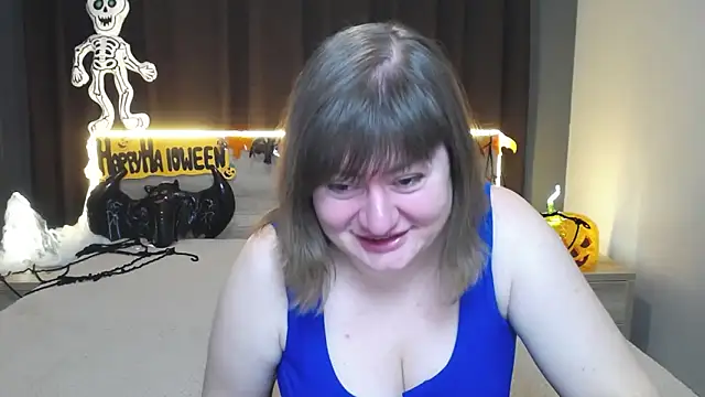 ZannaDreil online show from October 18, 6:30 pm