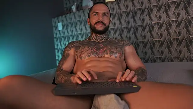 Snapshot of mariano_costa chatting on December 20, 9:00 am mariano costa online show from December 20, 9:00 am