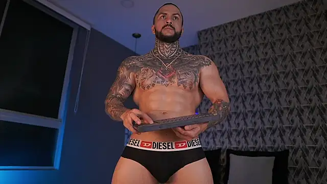 Snapshot of mariano_costa chatting on March 16, 12:45 am mariano costa online show from March 16, 12:45 am