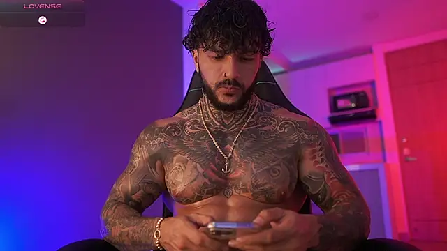 Snapshot of mariano_costa chatting on October 13, 12:21 am mariano costa online show from October 13, 12:21 am