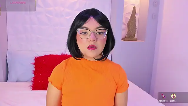 Snapshot of EmilyRouss_ chatting on October 7, 7:00 pm EmilyRouss online show from October 7, 7:00 pm