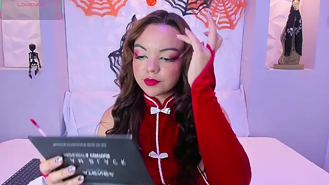 Snapshot of EmilyRouss_ chatting on October 27, 7:29 pm EmilyRouss online show from October 27, 7:29 pm