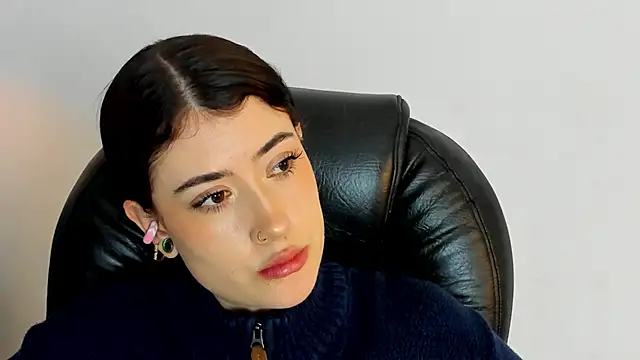 Snapshot of melody_suarez chatting on December 7, 10:39 pm melody suarez online show from December 7, 10:39 pm