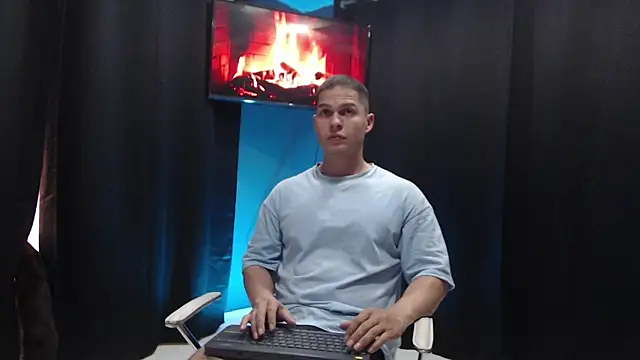 dominick crawford01 online show from February 27, 9:14 pm