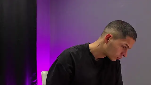 dominick crawford01 online show from March 16, 6:55 pm