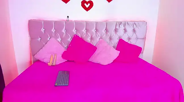 Snapshot of Cristal_moon1 chatting on December 5, 10:12 pm Cristal moon1 online show from December 5, 10:12 pm