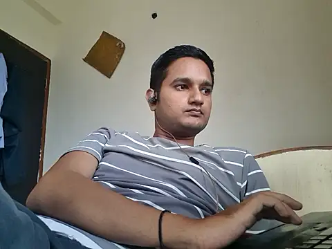 Snapshot of Jonrobinso chatting on October 6, 5:27 am Jonrobinso online show from October 6, 5:27 am