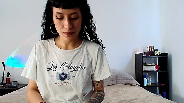 anika lowen02 online show from March 5, 5:29 pm