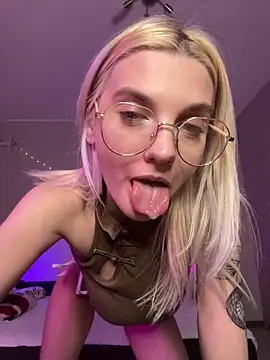 LoveLuna  online show from December 15, 11:20 pm