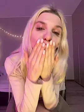 LoveLuna  online show from March 15, 7:16 pm
