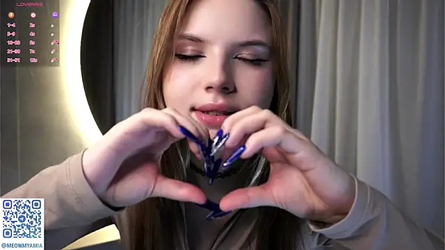 EvelyynLopez online show from December 14, 5:36 pm