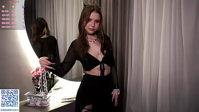 EvelyynLopez online show from December 15, 9:31 pm