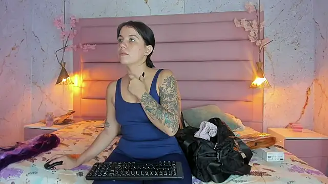 MelaniieRoux online show from October 24, 7:32 pm