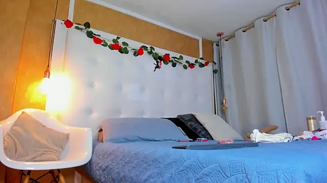 Snapshot of _evamilf_ chatting on March 23, 1:15 pm evamilf online show from March 23, 1:15 pm