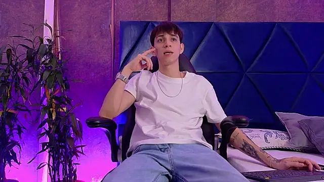 Lion Foster01 online show from February 11, 10:15 pm