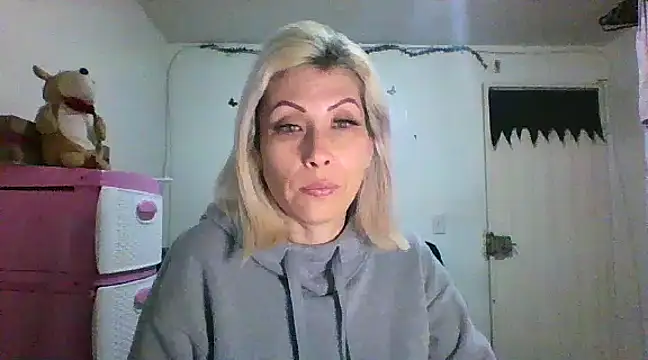 alixia81 online show from December 10, 9:23 am