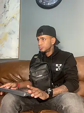 AaronCruz  online show from December 29, 7:53 pm
